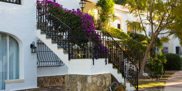 Pintar Fachadas de Casas Unifamiliares / Chalets en Parla · Pintura para Pintado de Balcones, Barandillas, Terrazas y Exteriores