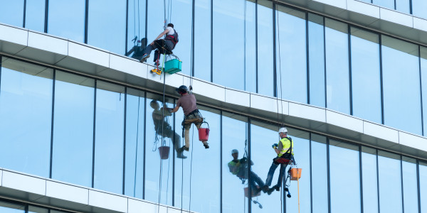 Trabajos Verticales en Fachadas de Edificios / Viviendas en Parla · Pintado Económico y Rápido de Fachadas